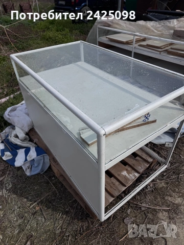 Витрина за магазин, снимка 3 - Стелажи и щандове - 54103854