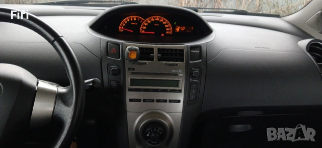 Toyota Yaris 1.0/facelift, снимка 7 - Автомобили и джипове - 53297184