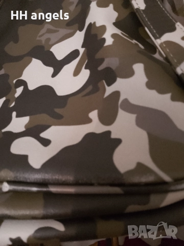 Guess mini раничка, снимка 6 - Раници - 52777309