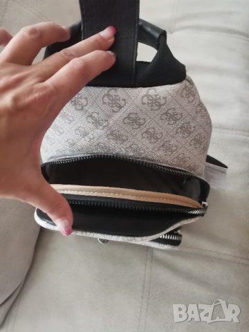 Нова дамска раница Guess реплика , снимка 3 - Чанти - 44711434