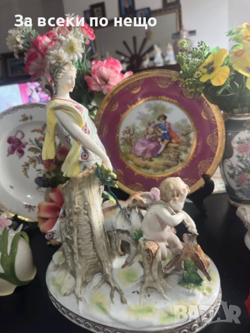 Sitzendorf Germany  Circa 1904 “ Дамата с херувим и куче” Код P2253, снимка 4 - Колекции - 54241563