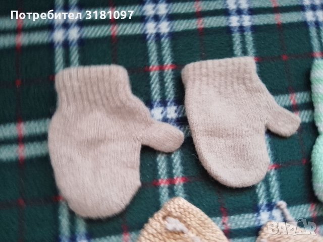 Ръчно плетени терлици и зимни плетени ръкавици за бебе  , снимка 2 - Чорапи - 37603164