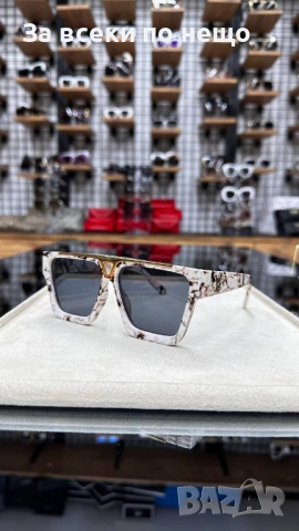 Louis Vuitton Слънчеви Очила С UV Защита С Подарък🎁Калъф - Различни Цветове Код E1421, снимка 2 - Слънчеви и диоптрични очила - 54028115