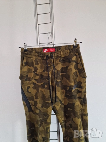 Страхотно мъжко долнище NIKE TECH FLEECE , размер М , снимка 3 - Спортни дрехи, екипи - 53934570