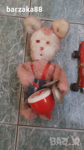 2 броя стари Играчки Формула и Заек, снимка 2 - Колекции - 54269387