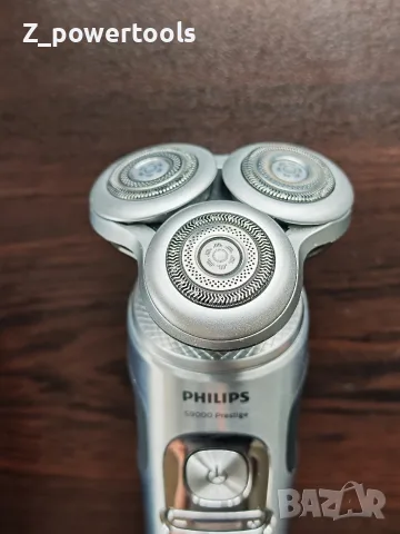 висок клас мъжка електрическа самобръсначка Philips S9000 Prestige (модел SP9820 с технология SkinIQ, снимка 4 - Електрически самобръсначки - 56057310