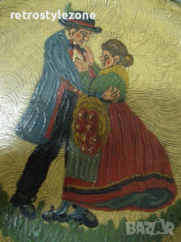 № 6288 старо дървено пано   - ръчно рисувано  1941 г  - диаметър 28 см   - произход - Германия , снимка 3 - Антикварни и старинни предмети - 36972556