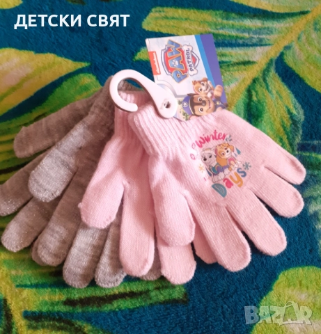 Нов комплект шапка и два чифта ръкавички с Пес Патрул, снимка 2 - Шапки, шалове и ръкавици - 52957012