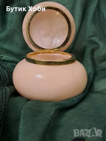 Италианска бижутерка от розов алабастър, снимка 4 - Антикварни и старинни предмети - 38442057