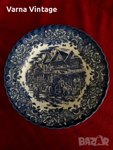 Колекционерска порцеланова чиния Royal Tudor Ware синя. Barker Bros. Ltd Англия.