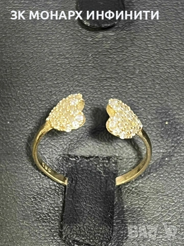 Златен пръстен с камъни 