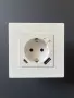 Умен Zigbee контакт с USB‑C 20W, USB‑A и мониторинг на ток, снимка 1