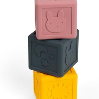 Bigjigs Toys Силиконови сензорни кубчета - 3 бр меки играчки за бебета и малки деца 3+ месеца, снимка 1 - Образователни игри - 44530906