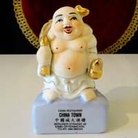 Смеещият се Буда порцеланова статуетка,злато. , снимка 1 - Статуетки - 38407353