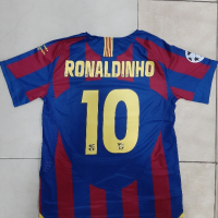 Тениска Роналдиньо Барселона ретро легенди , снимка 1 - Футбол - 44573118