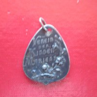 Старинен католически посребрен двустранен медальон, снимка 5 - Колиета, медальони, синджири - 29729291