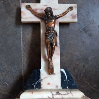 Мраморен кръст с бронзова статуя на Исус , снимка 1 - Декорация за дома - 38448190