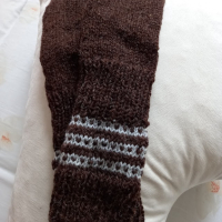 Ръчно плетени мъжки чорапи от вълна размер 43, снимка 3 - Мъжки чорапи - 44581920