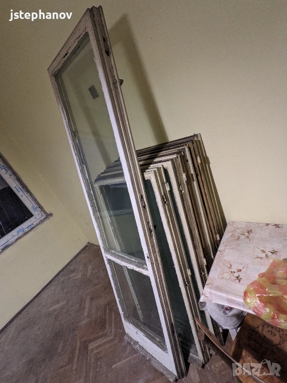 Подарявам стара свалена дървена дограма - 14-15 прозореца и 2 врати, снимка 1
