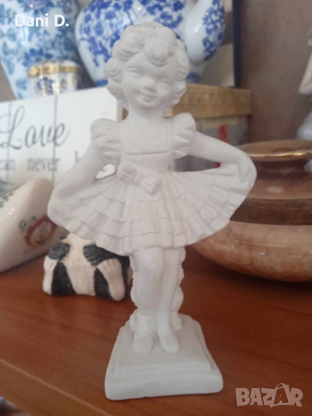 статуетка на момиченце от Италия, снимка 1