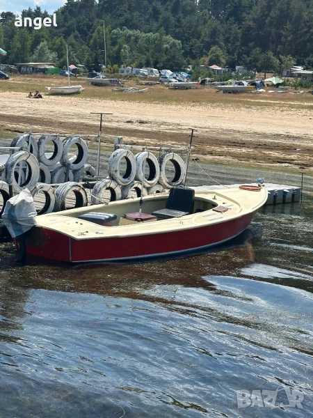 Лодка с тента, снимка 1