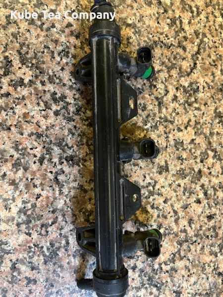 Бензинова рейка + дюзите за Volkswagen Polo Hatchback IV (10.2001 - 12.2005) 1.2 12V, 64 к.с., снимка 1