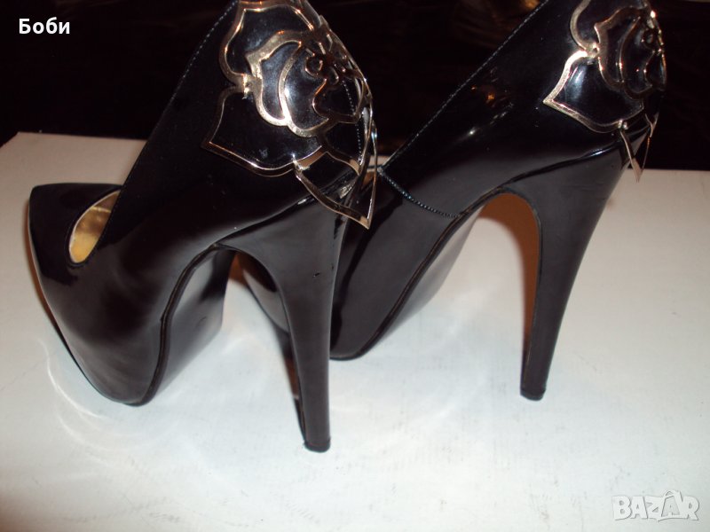 Черни лачени обувки с метална украса , снимка 1