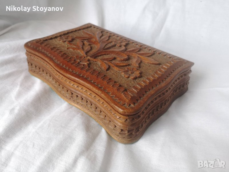 Дървена кутийка - ръчно резбована, снимка 1