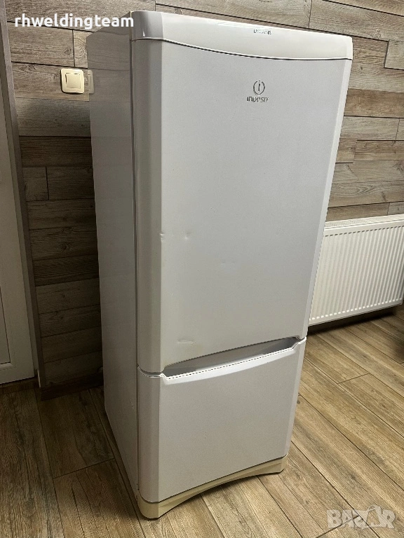 Хладилник с фризер Indesit, снимка 1