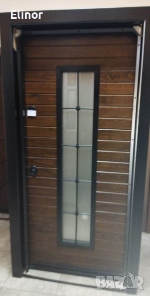 Входна блиндирана врата , снимка 1