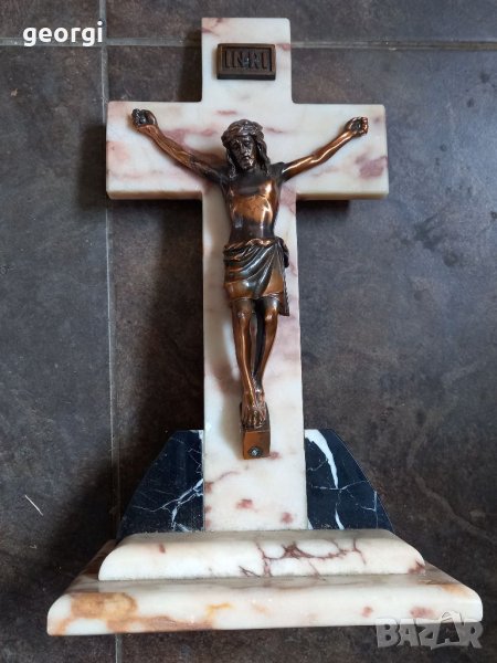 Мраморен кръст с бронзова статуя на Исус , снимка 1