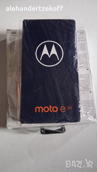 Смартфон Motorola Moto E20 и безжични слушалки комплект, снимка 1