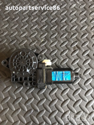 Мотор за заден ляв стъклоповдигач за Hyundai Tucson 2.0 CRDi (2005) 83450-2E000