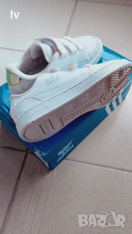 сникърси Adidas, снимка 2 - Детски маратонки - 54244450