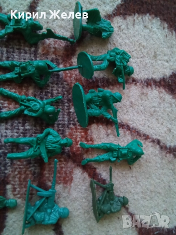 Войници пластмасови 12 броя 51738, снимка 2 - Колекции - 52105799
