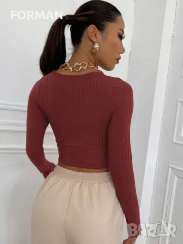 СТРАХОТЕН топ от еластично трико в цвят брик, снимка 2 - Тениски - 47800812