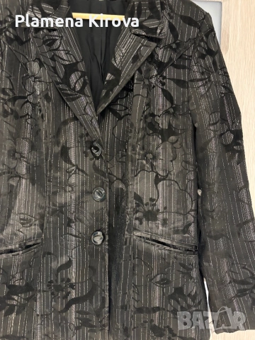 Флорално черно дамско сако | Размер L, снимка 3 - Сака - 54359592