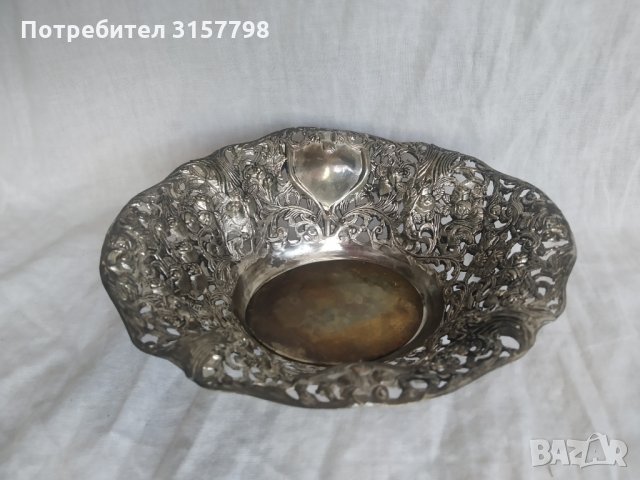 метална купа в стил арт деко