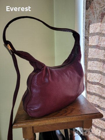 Малка чанта в бордо с регулираща дръжка, снимка 6 - Чанти - 39904466