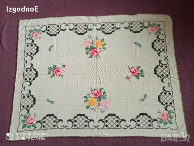 Ръчно бродирано каре, много старо, снимка 3 - Антикварни и старинни предмети - 35128690