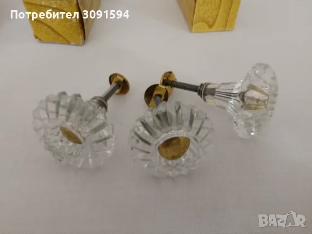 Три винтидж дръжки ,за шкафове , чекмеджета от кристално стъкло от ,произведени във Ленинград 1975г.