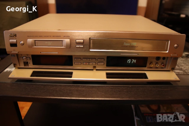 JVC HR-DVS1 видео рекордер SVHS и MiniDV, снимка 2 - Плейъри, домашно кино, прожектори - 54099444