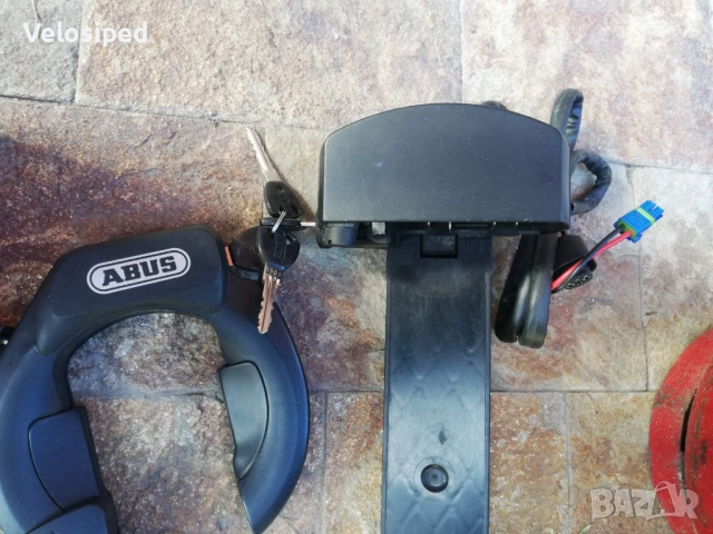 Шина за батерия Бош Bosch и заключващ механицъм Abus