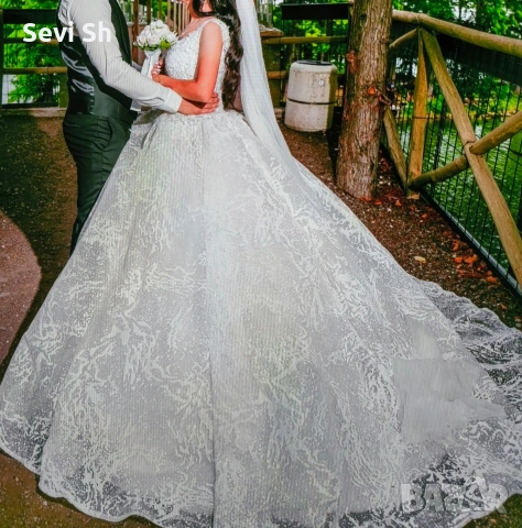 Продавам булченска рокля( токчета воал3м и корона), снимка 2 - Сватбени рокли - 54193140