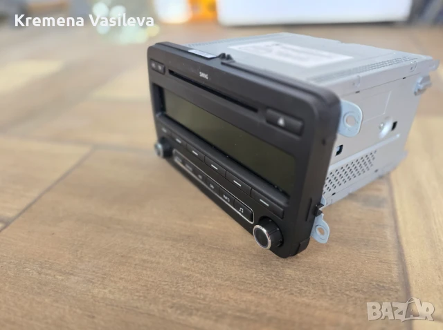 Радио оригинално за VW, SKODA, снимка 2 - Аксесоари и консумативи - 51299645