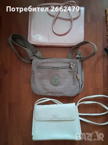 Продавам дамски чанти.