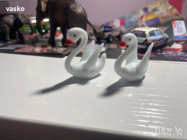 Стъклени лебеди-перфектни