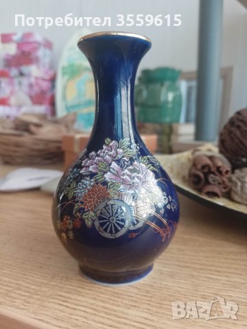 порцеланова синя вазичка от Португалия, снимка 2 - Вази - 40753841
