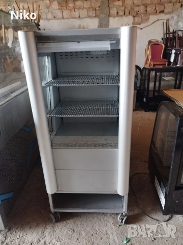 Малка отворена хладилна витрина 