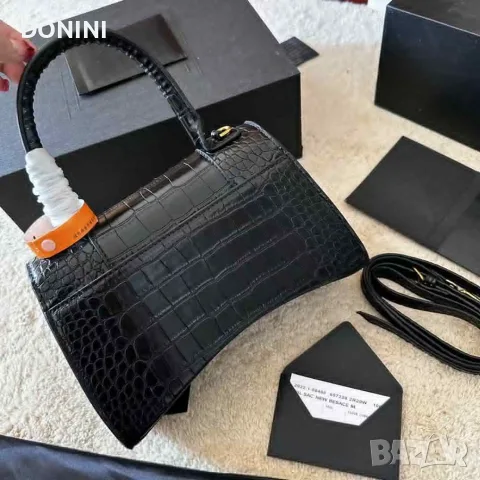 Balenciaga Дамска чанта, кожа, снимка 11 - Чанти - 56030944